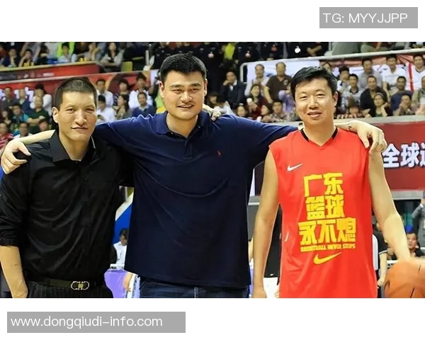 王治郅倾力保护姚明展现中国篮球兄弟情深厚情谊与团结精神